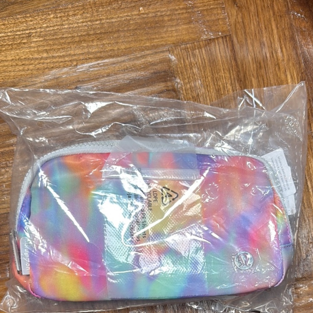 Lululemon Everywhere Belt Bag Tie Dye Rainbow Multicolor 1L NWT Sealed - Picture 2 of 4
